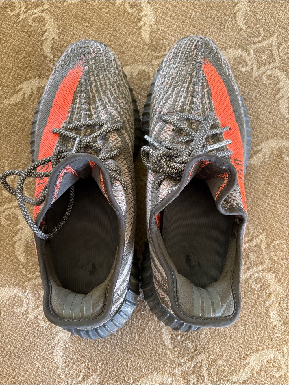 YEEZY 350 V2.